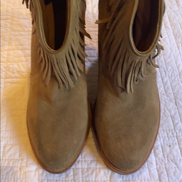 LIKE NEW JOIE fringe booties size 6 - Picture 8 of 10
